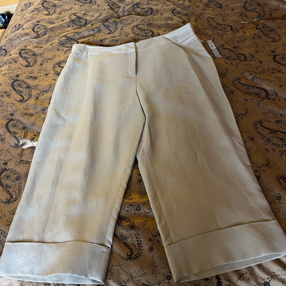 TAHARI Cropped Pants